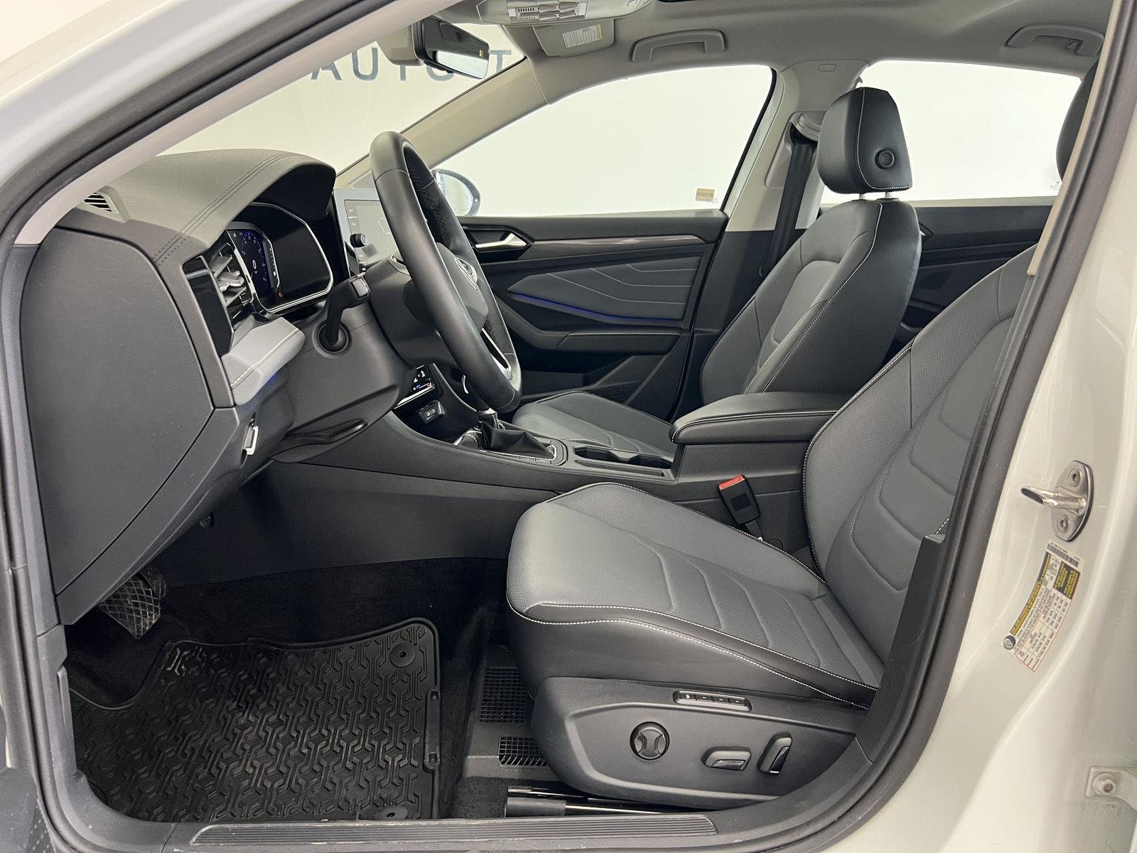2025 Volkswagen Jetta SEL - Photo 12