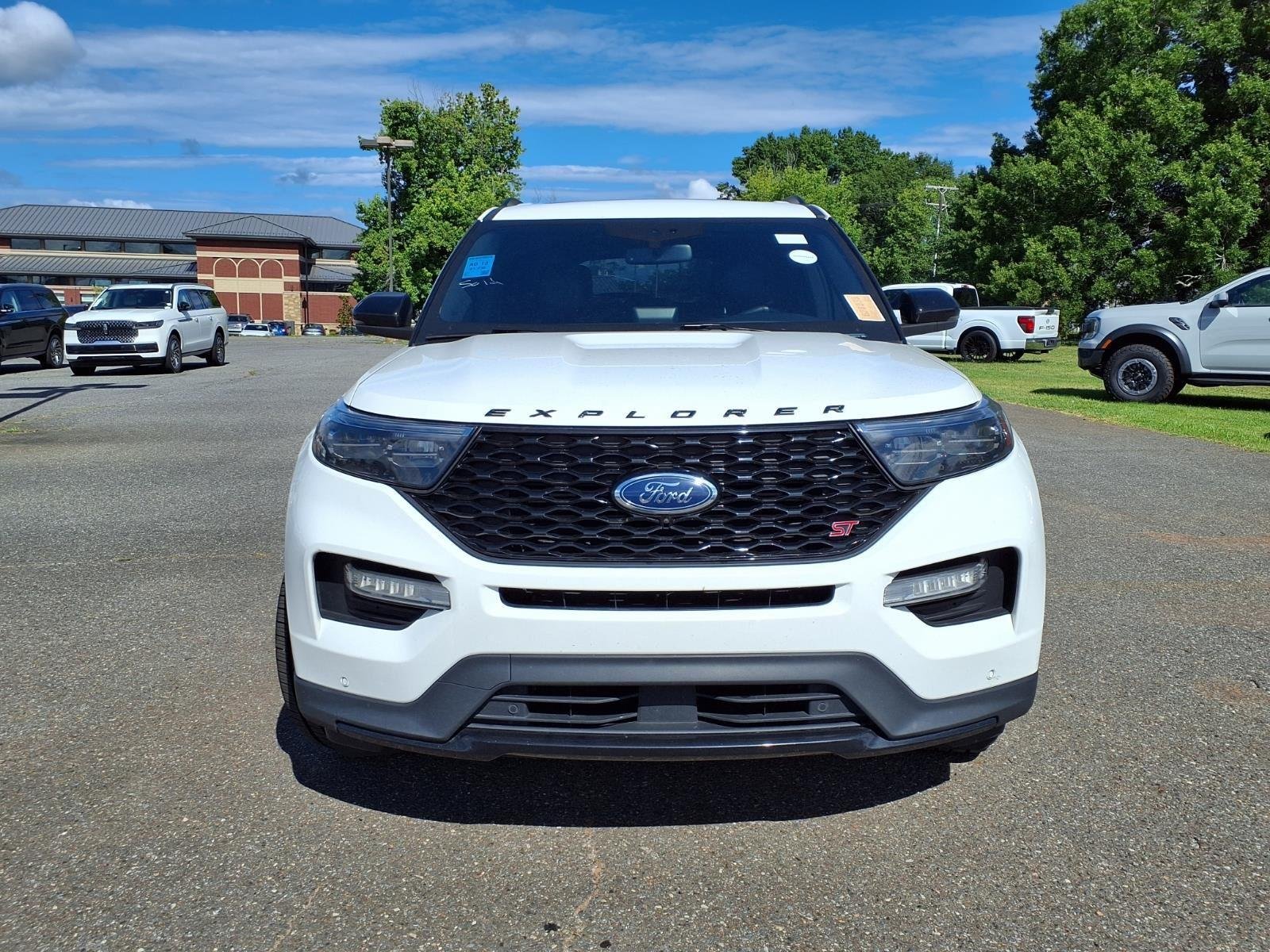 Used 2023 Star White Metallic Tri-Coat Ford ST image 9