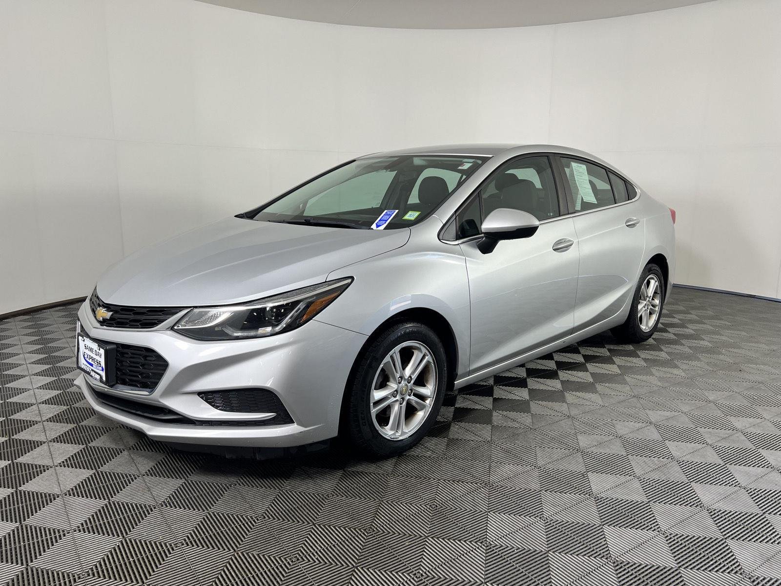 Used 2016 Silver Ice Metallic Chevrolet LT image 25