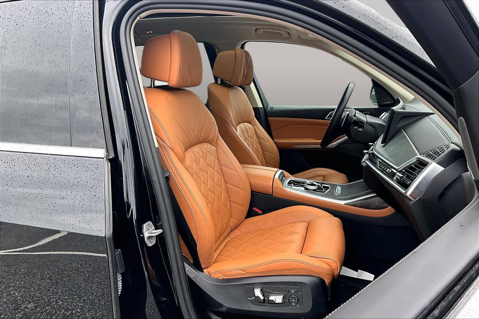 Used 2023 Black Sapphire Metallic BMW xDrive40i image 9