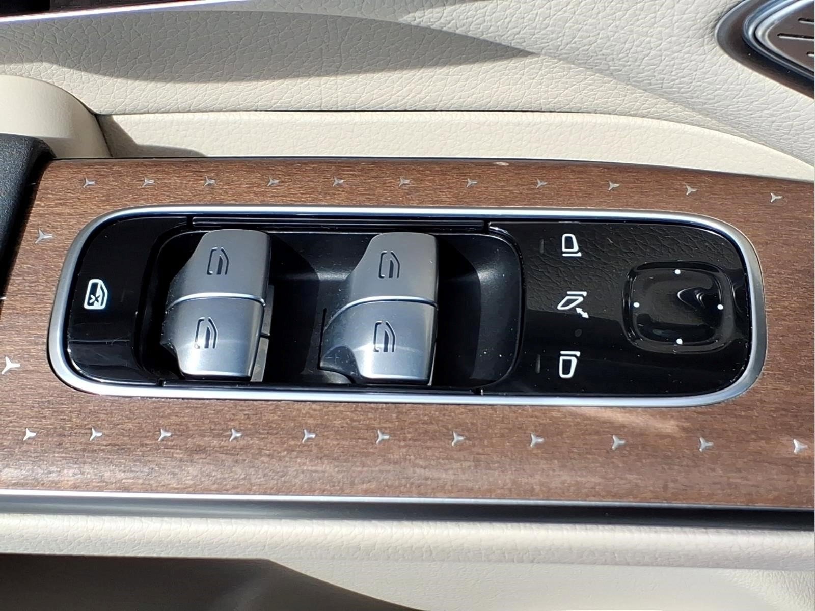 Certified Used 2023 Polar White Mercedes-Benz EQS 450+ SUV image 25