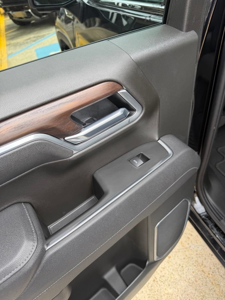 Used 2025 Onyx Black GMC SLT image 19