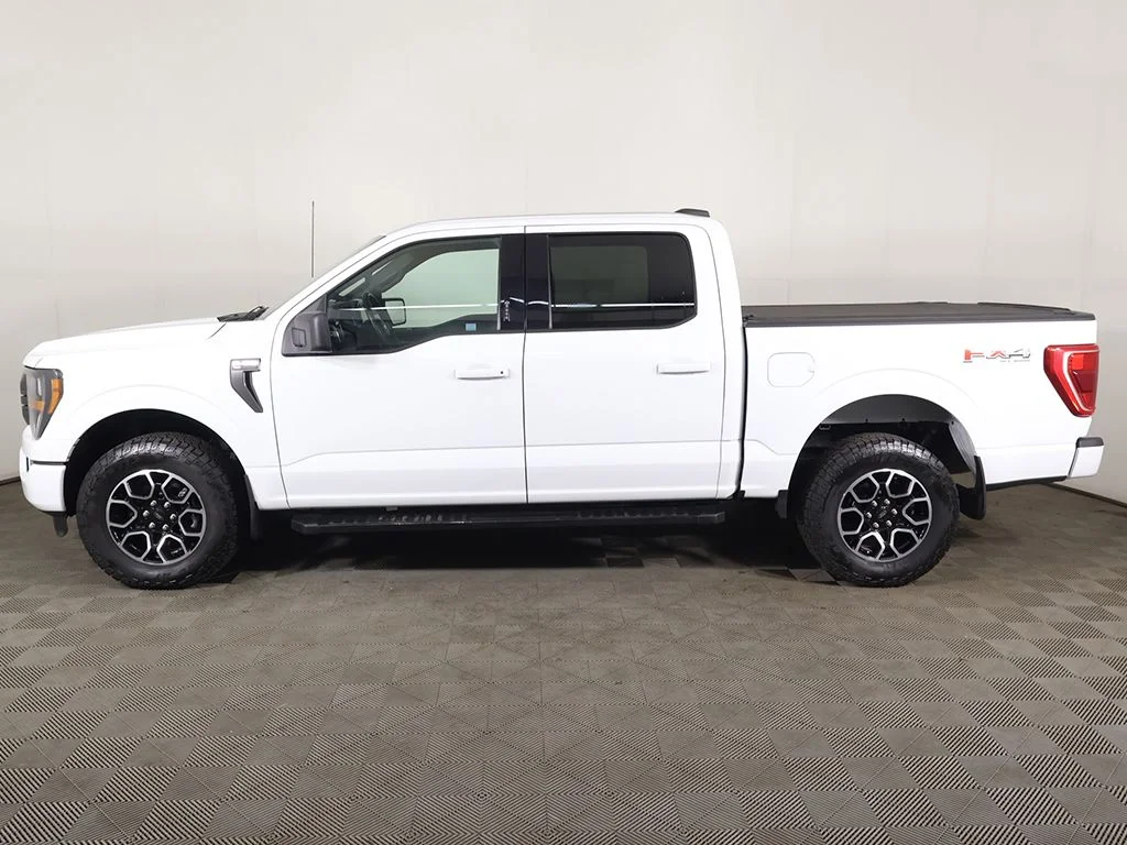 Used 2023 Oxford White Ford XLT image 17