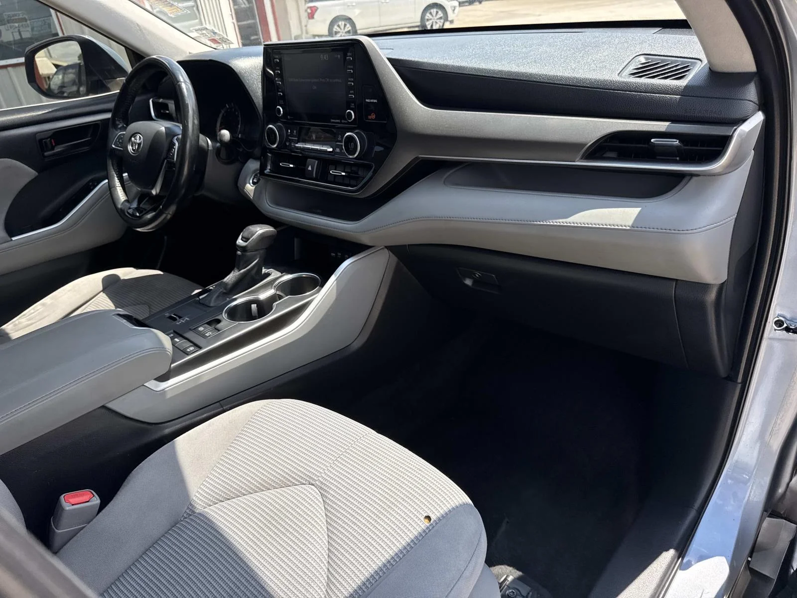 Used 2021 Moon Dust Toyota L image 12