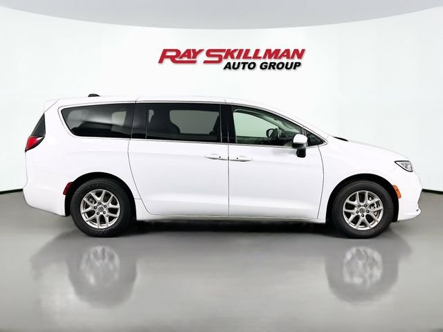2023 Chrysler Pacifica Touring L - Photo 8