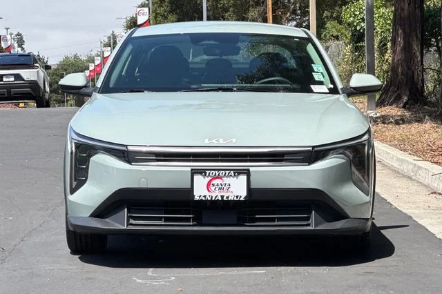 2025 Kia K4 LXS - Photo 9