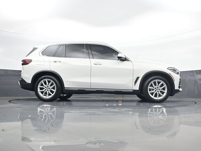 Used 2021 White BMW xDrive40i image 24