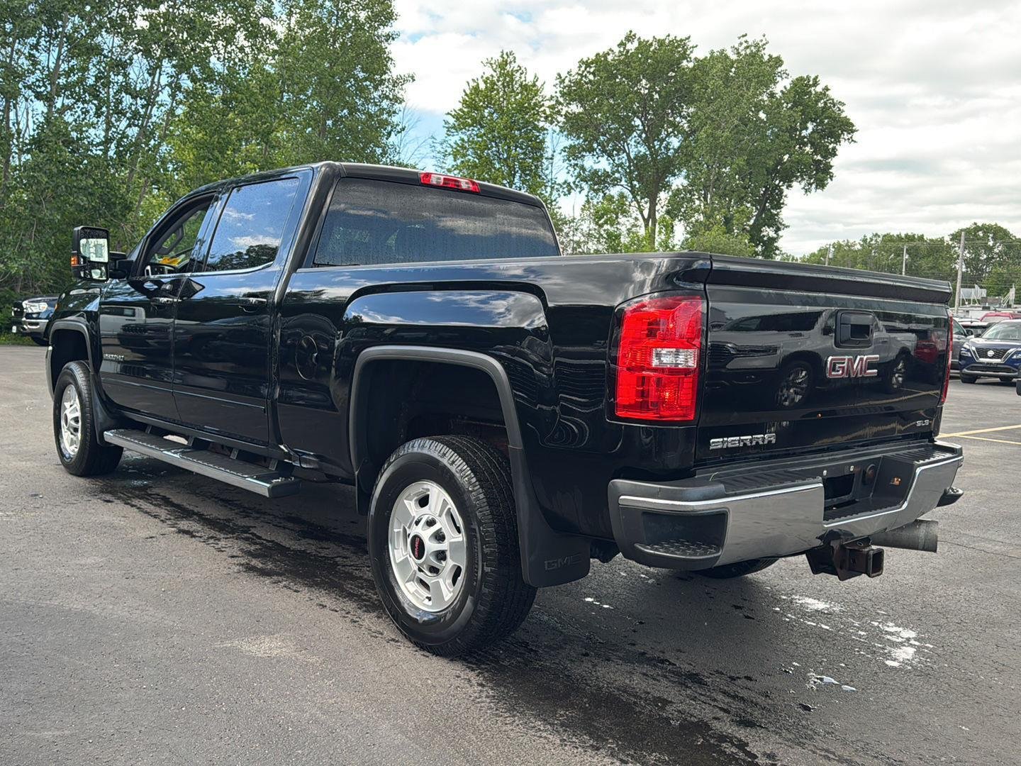 Used 2019 Onyx Black GMC SLE image 4