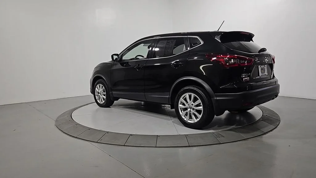 Used 2021 Black Nissan S image 3