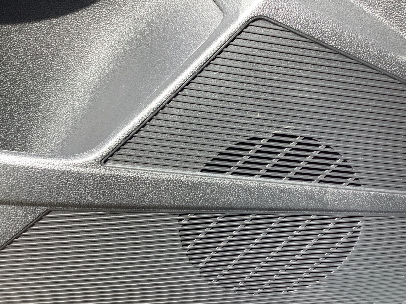 New 2027 Platinum Gray Metallic Volkswagen S image 25