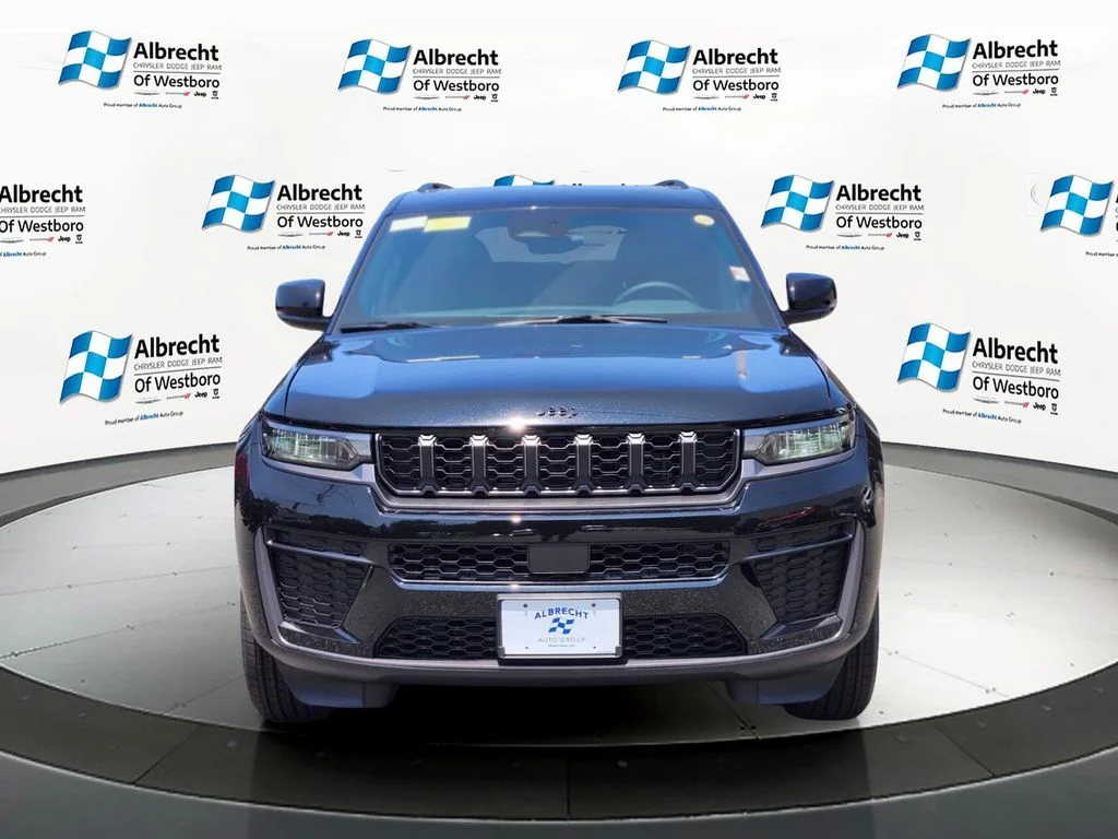 New 2026 Diamond Black Crystal Pearl-Coat Exterior Paint Jeep Altitude image 8