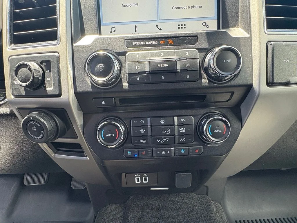 Used 2018 Ingot Silver Ford Lariat image 23