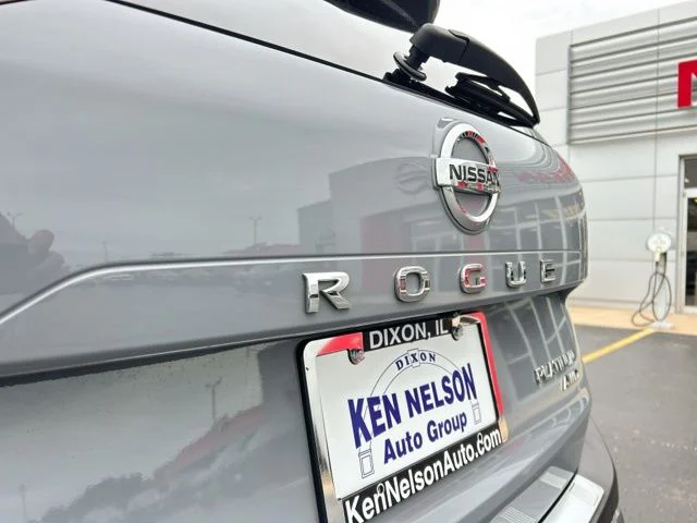 Used 2021 Gray Nissan Platinum image 6