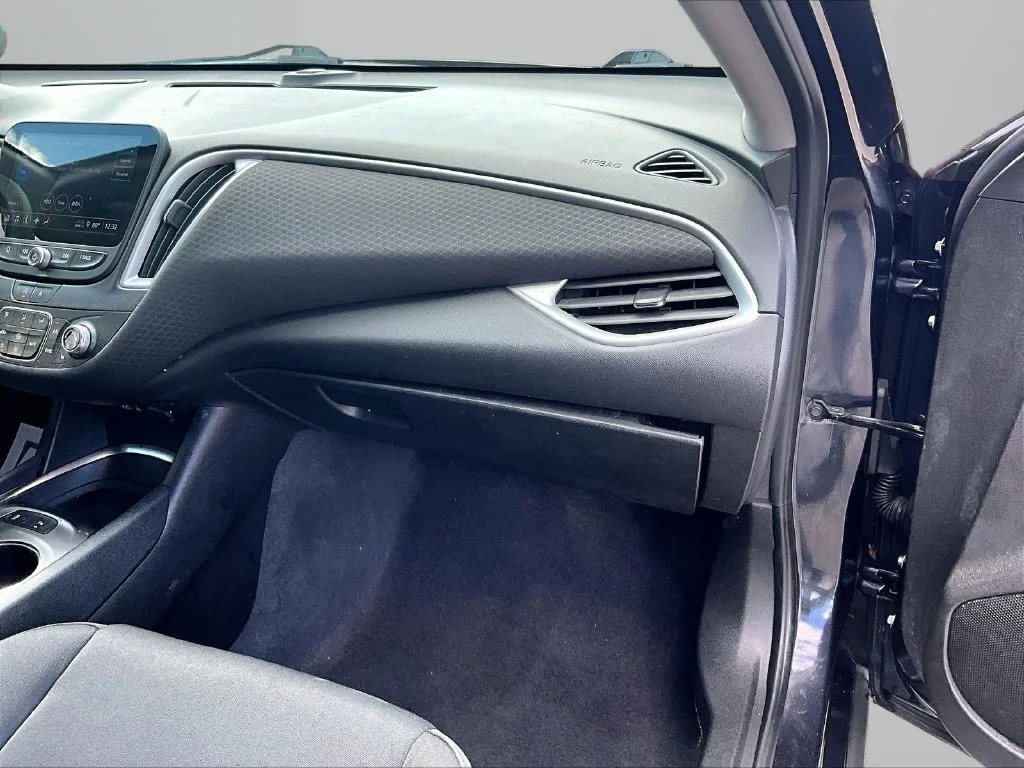 Used 2023 Gray Chevrolet LT image 18