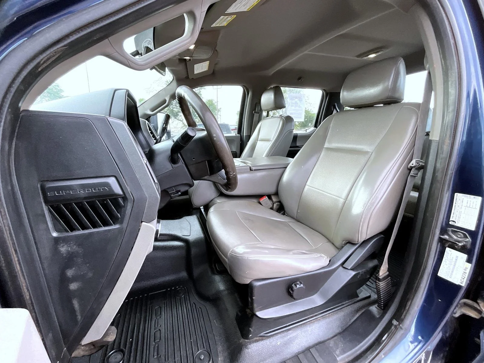 Used 2018 Blue Ford XL image 11