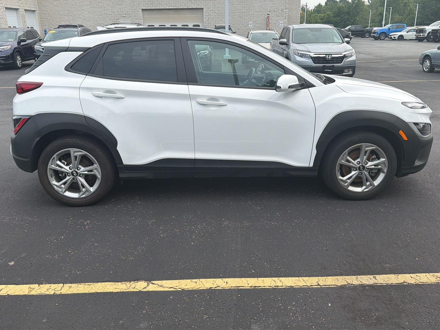 Used 2023 Lunar White Hyundai SEL image 4