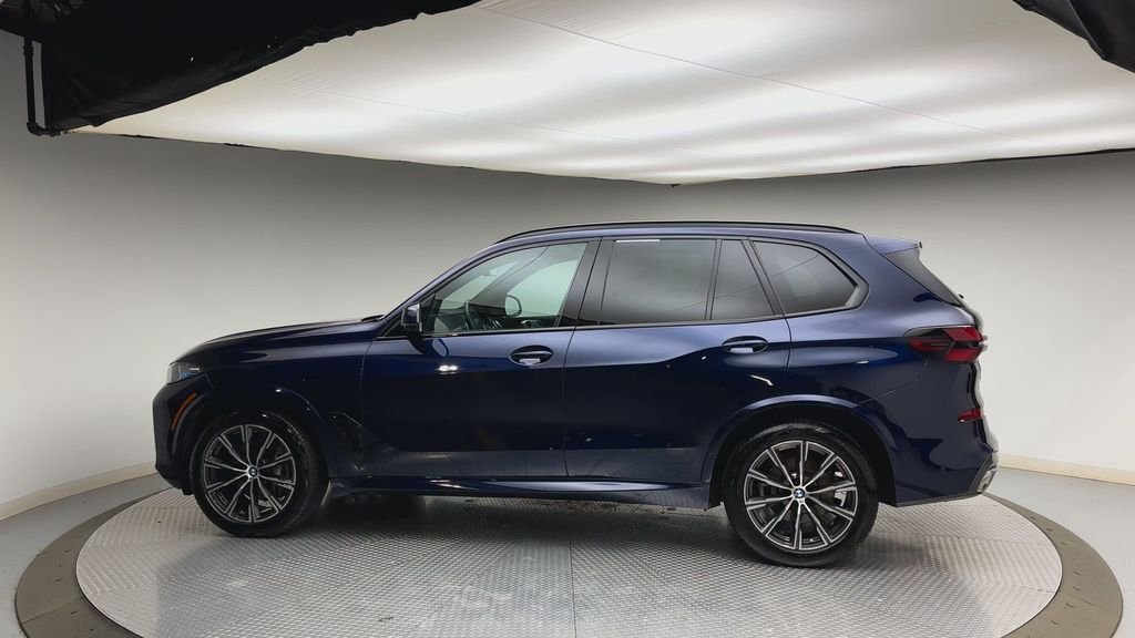 Used 2025 Blue BMW xDrive40i image 5