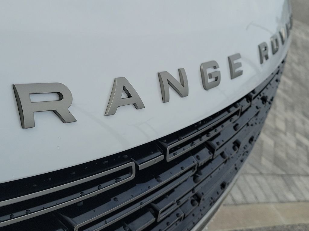 New 2026 Ostuni Pearl White Land Rover SE image 9