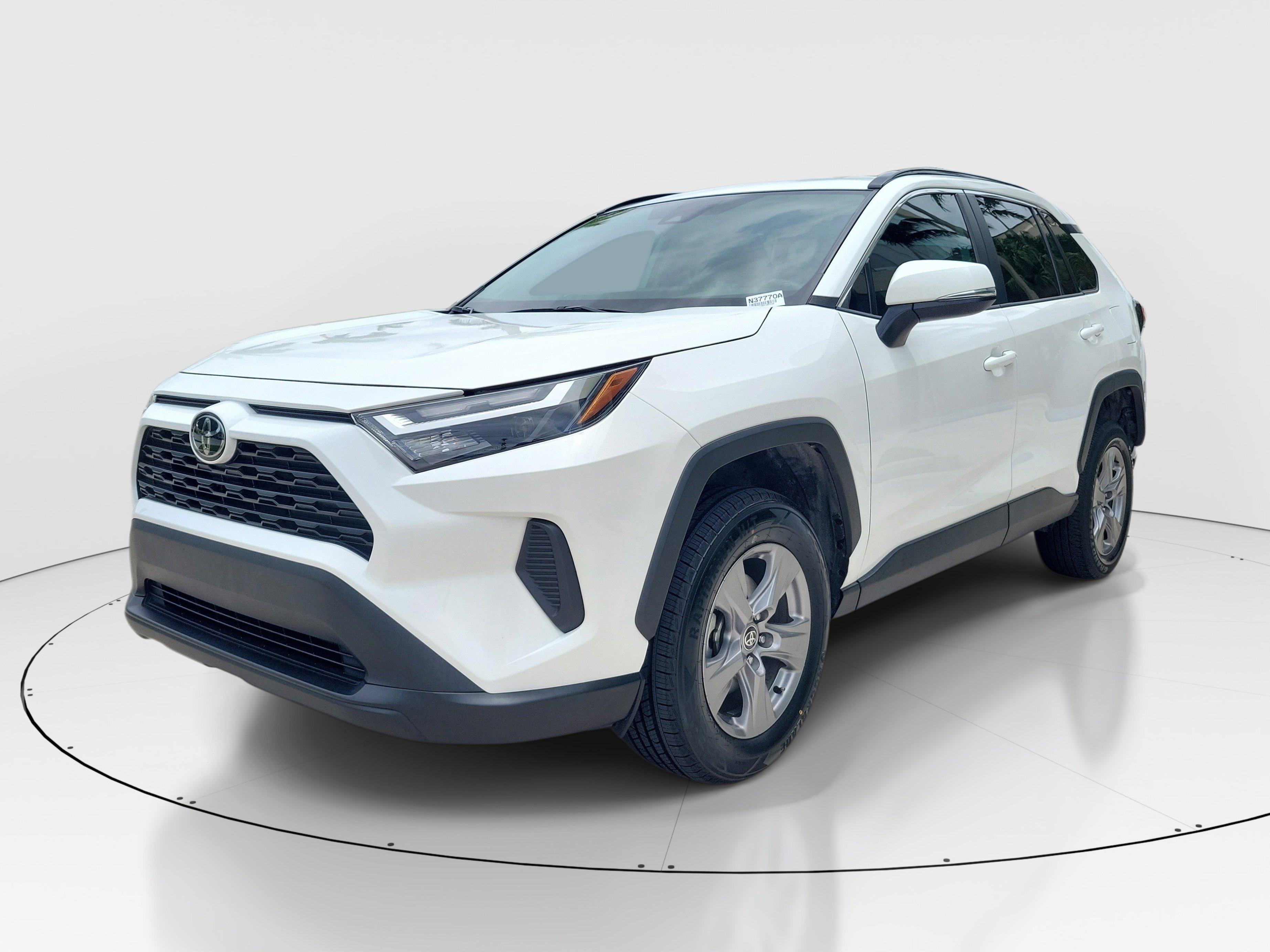 Used 2024 Ice Cap Toyota XLE image 5