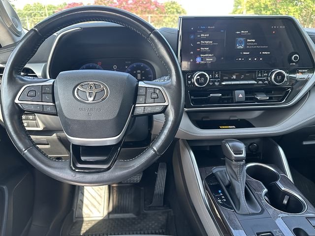 Used 2023 Red Toyota Platinum image 16
