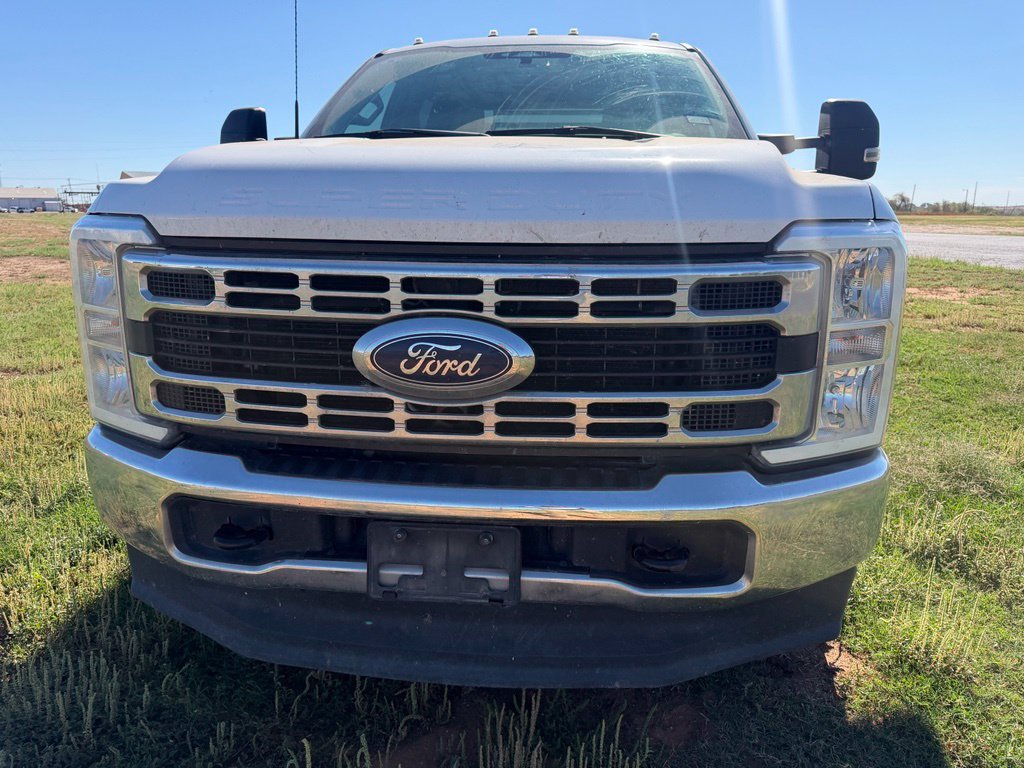 Used 2024 Oxford White Ford XLT image 2