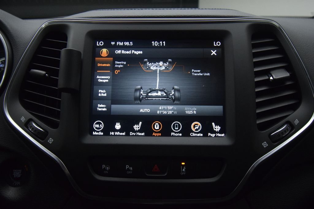 Used 2023 Gray Jeep Altitude image 10