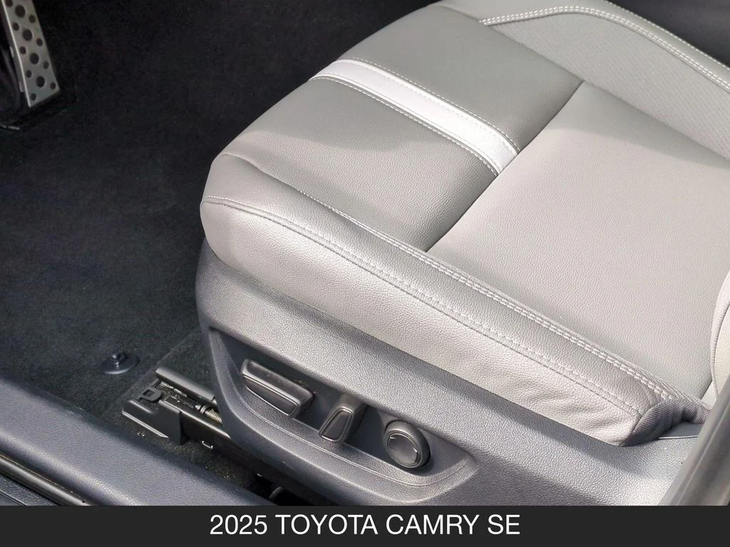 Used 2025  Toyota SE image 15