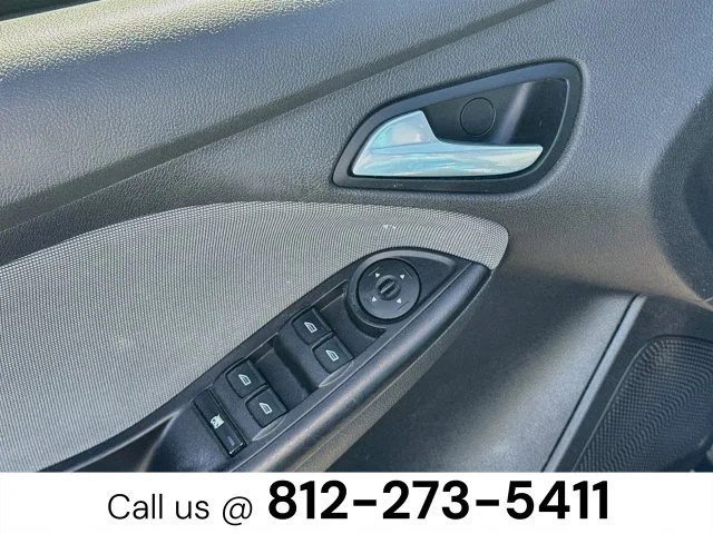 Used 2013 Blue Ford SE image 16