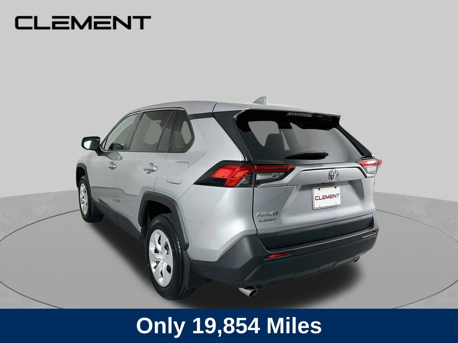 2025 Toyota RAV4 LE - Photo 8