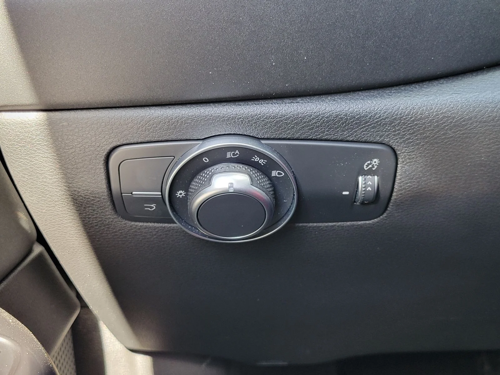 Used 2026 White Alfa Romeo Base image 12
