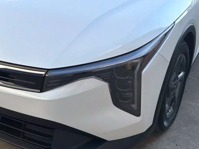 Used 2025 White Kia LXS image 12