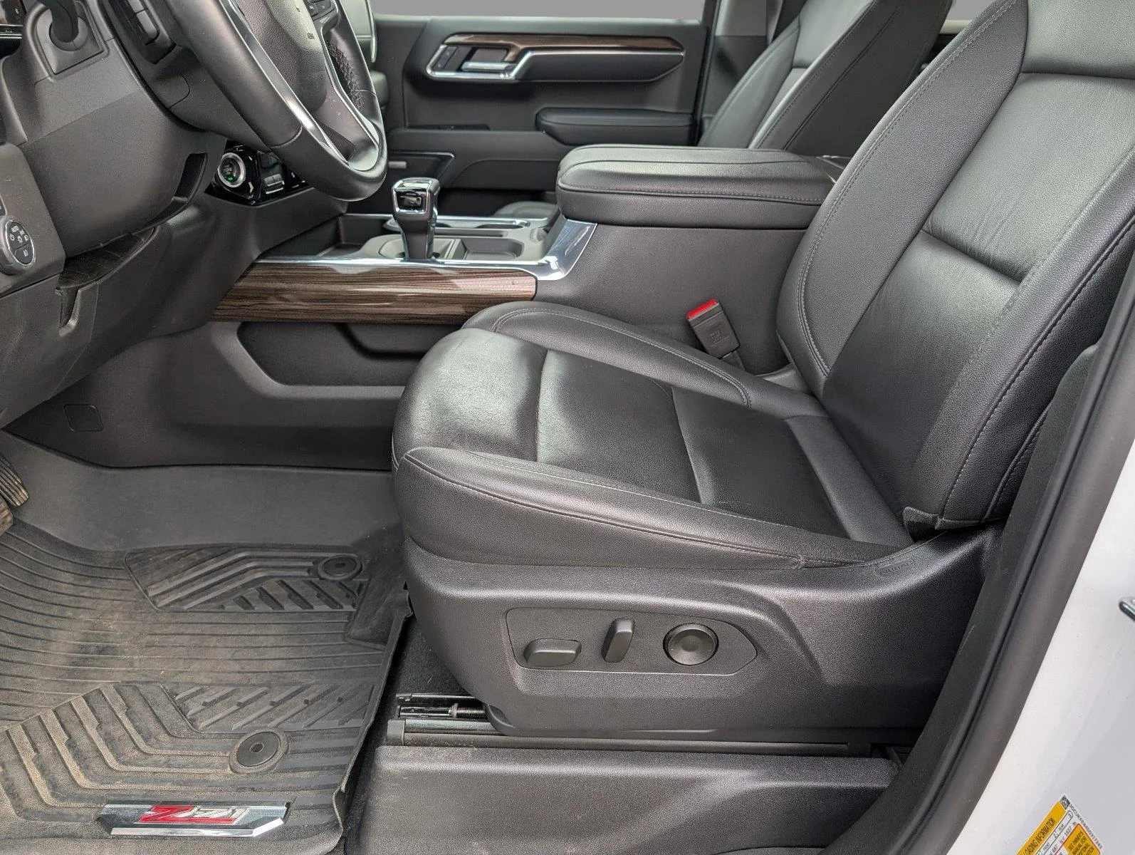 Used 2025 Summit White Chevrolet LT Trail Boss image 14
