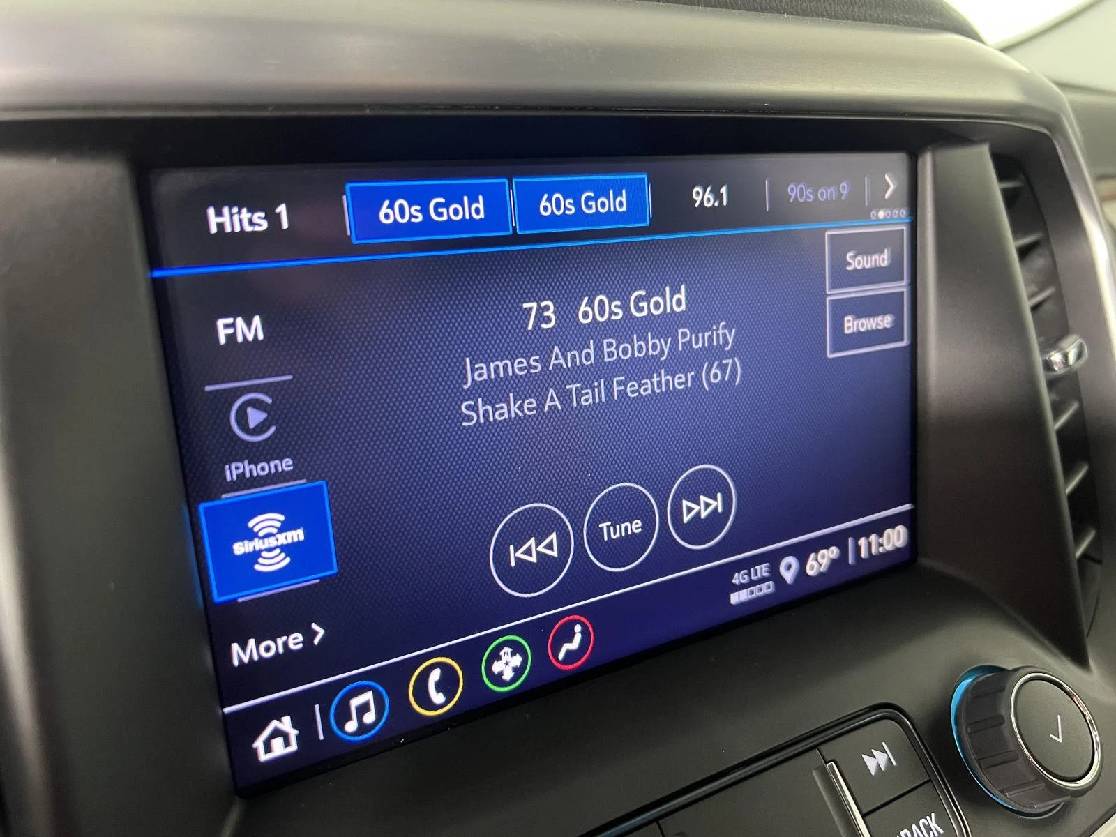 Used 2023 Ebony Twilight Metallic GMC SLE image 15