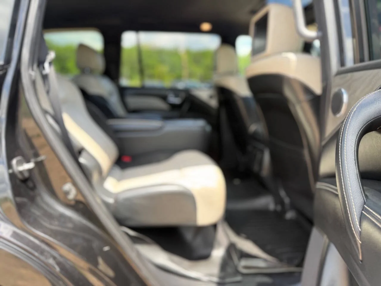 Used 2019 Black INFINITI Limited AWD 4dr SUV image 14