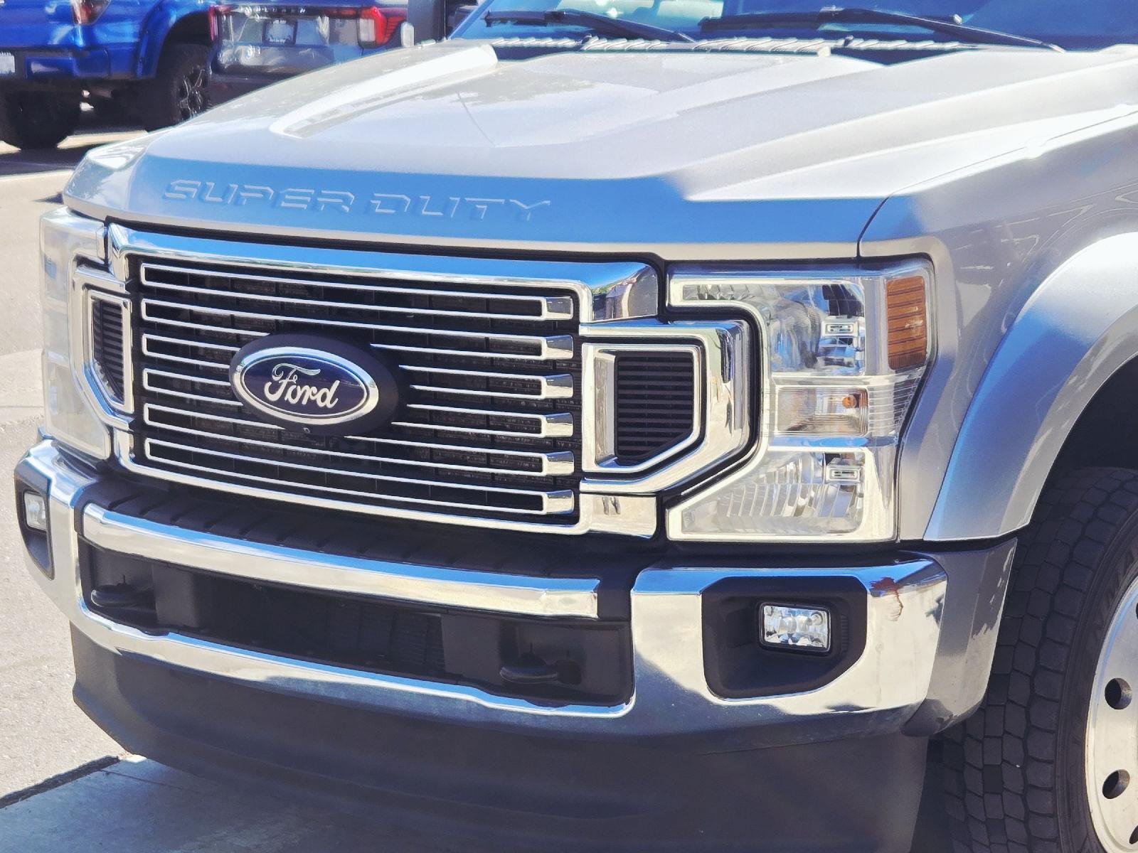 Used 2022 Iconic Silver/Carbonized Gray Ford Lariat image 2