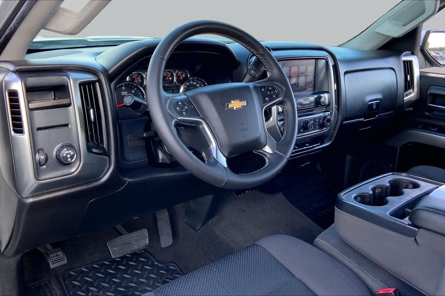 Used 2017 Silver Ice Metallic Chevrolet LT image 17