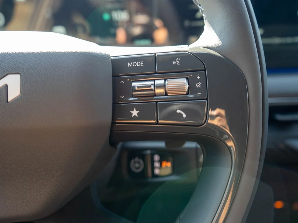 New 2026 Wolf Gray Kia Land AWD image 24