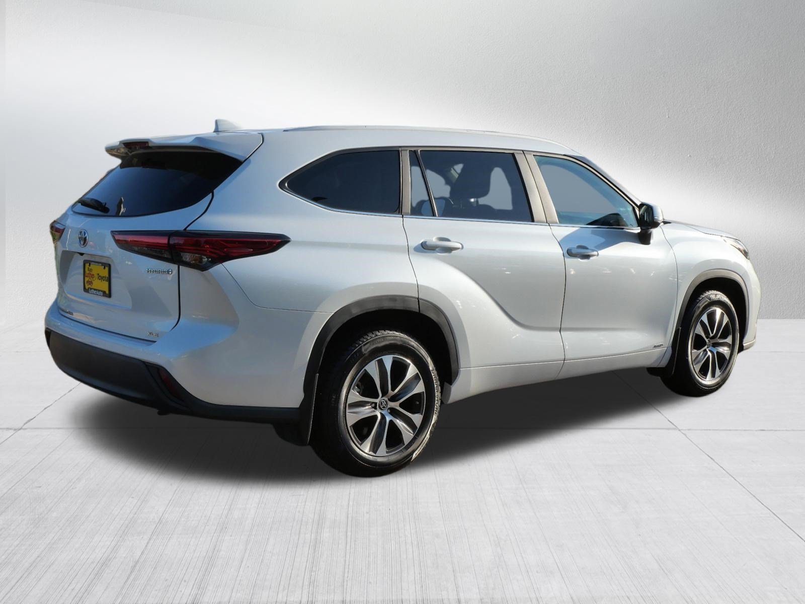 Certified Used 2020 Blizzard Pearl Toyota Limited image 7