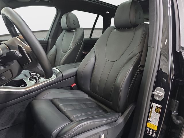 Certified Used 2022 Black Sapphire Metallic BMW xDrive40i image 14