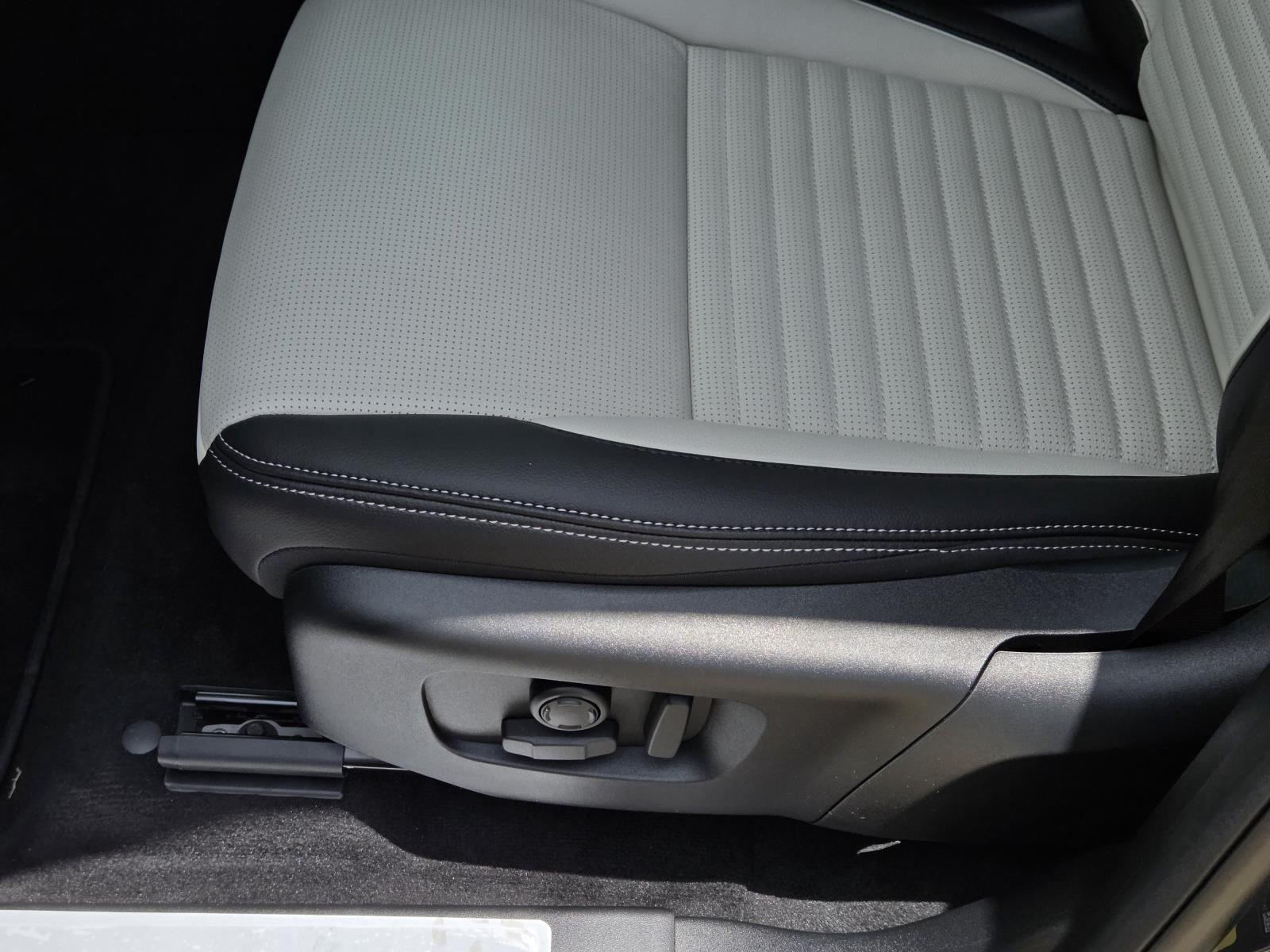 New 2026 Varesine Blue Land Rover Landmark image 33