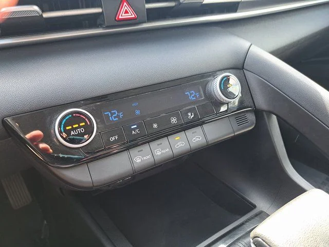 Used 2023 Blue Hyundai SEL image 18