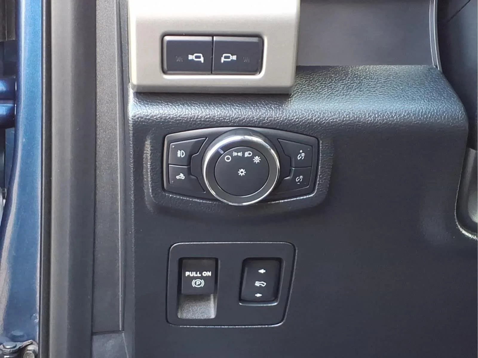 Used 2016 Blue Jeans Metallic Ford Lariat image 13