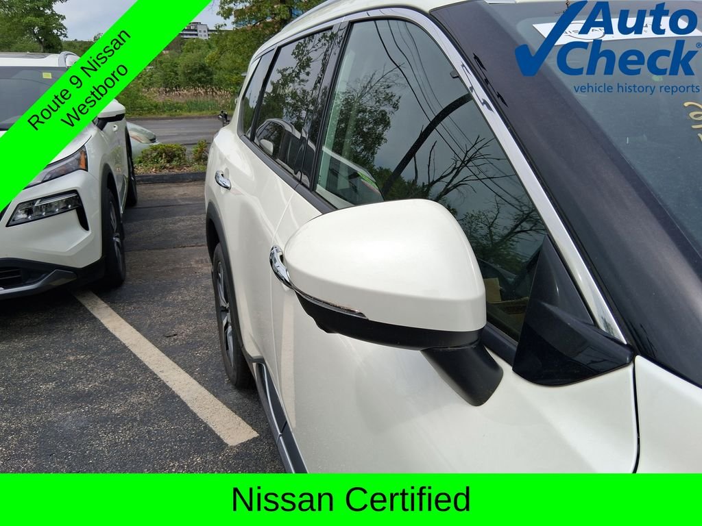 Used 2023 White Nissan SL image 8
