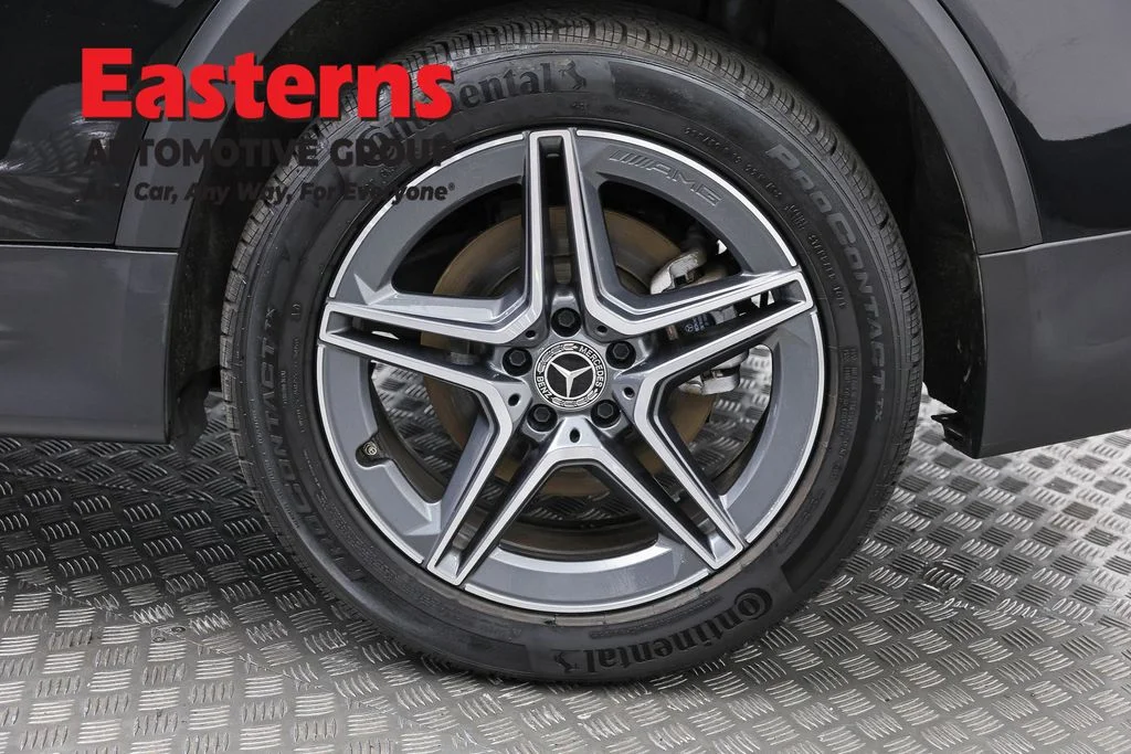 Used 2022 Black Mercedes-Benz GLB 250 image 32