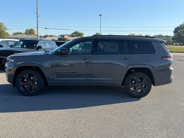 New 2027 Sting-Gray Clear-Coat Paint Jeep Limited Reserve image 2