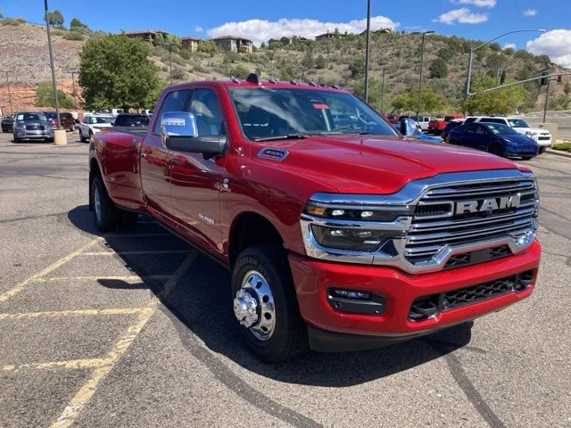 New 2026 Molten Red Pearl-Coat Exterior Paint RAM Laramie image 4