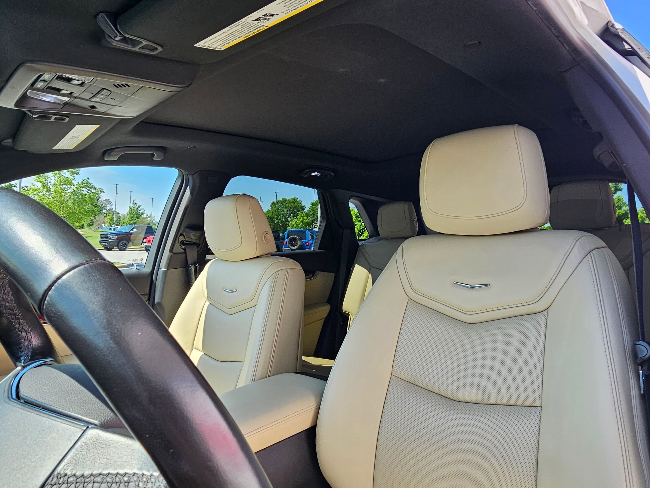 Used 2019 Crystal White Tricoat Cadillac Luxury FWD image 21