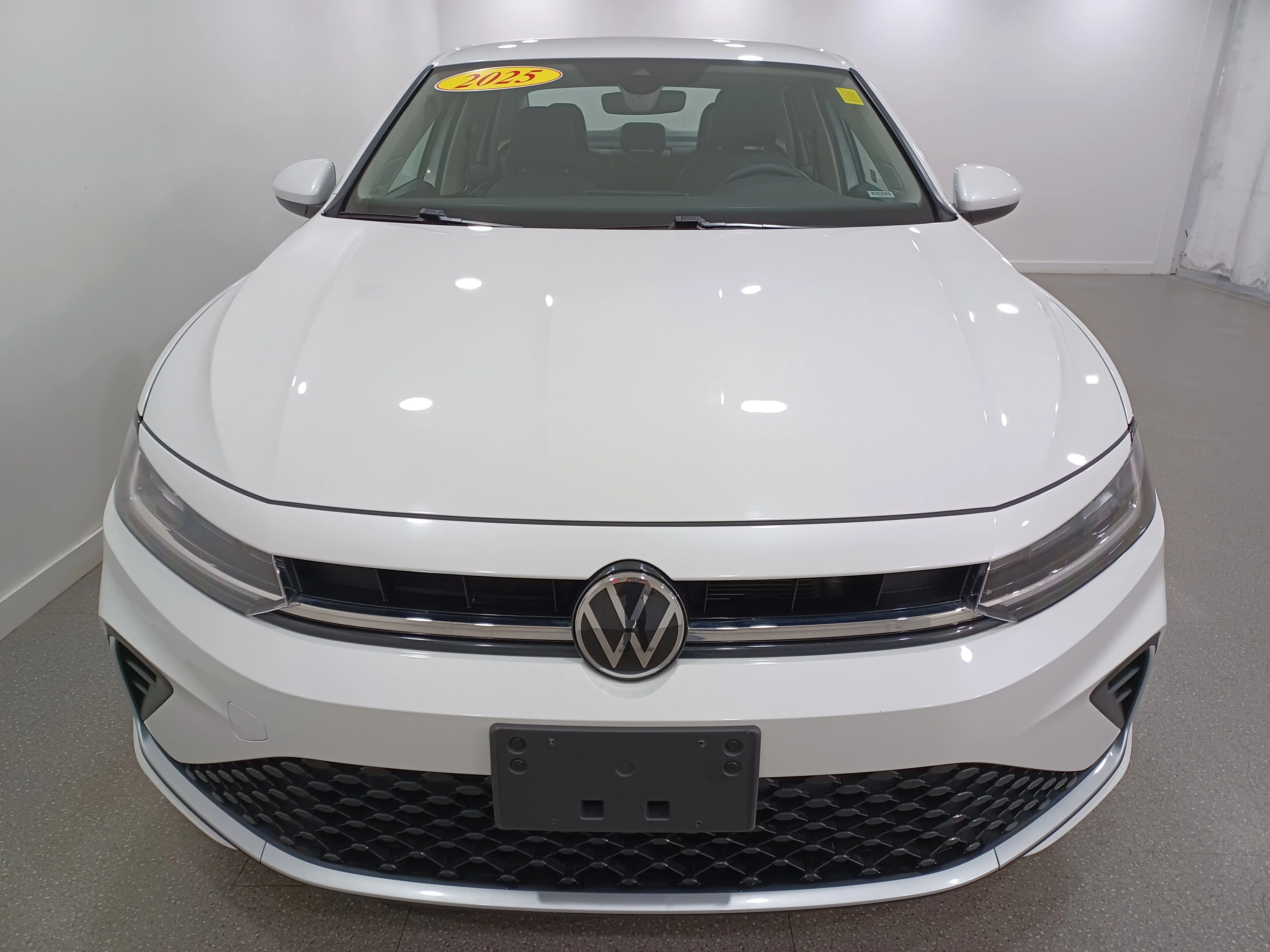 Certified Used 2025 Oryx White Pearl Volkswagen Comfortline*Adapt Cruise | Remote Start | Htd Seats & Wheel | Blind Spot Detect | Lane Keep Assist image 3
