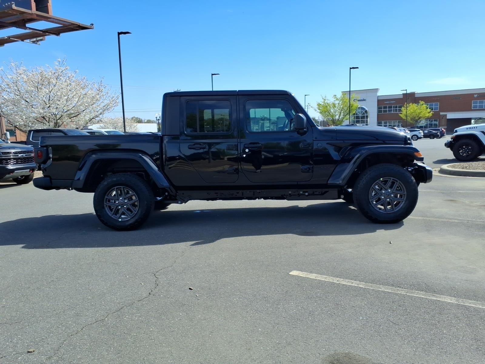 New 2026 Black Clear-Coat Exterior Paint Jeep  image 10