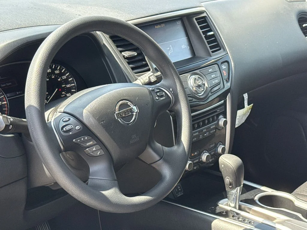 Used 2020 Glacier White Nissan S image 18